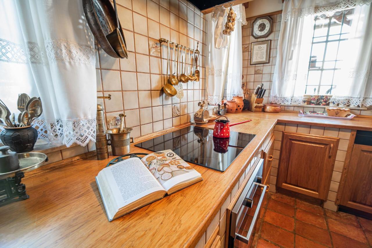Authentic Countryside Villa With Hot Tub Veliki Kamen Habitación foto
