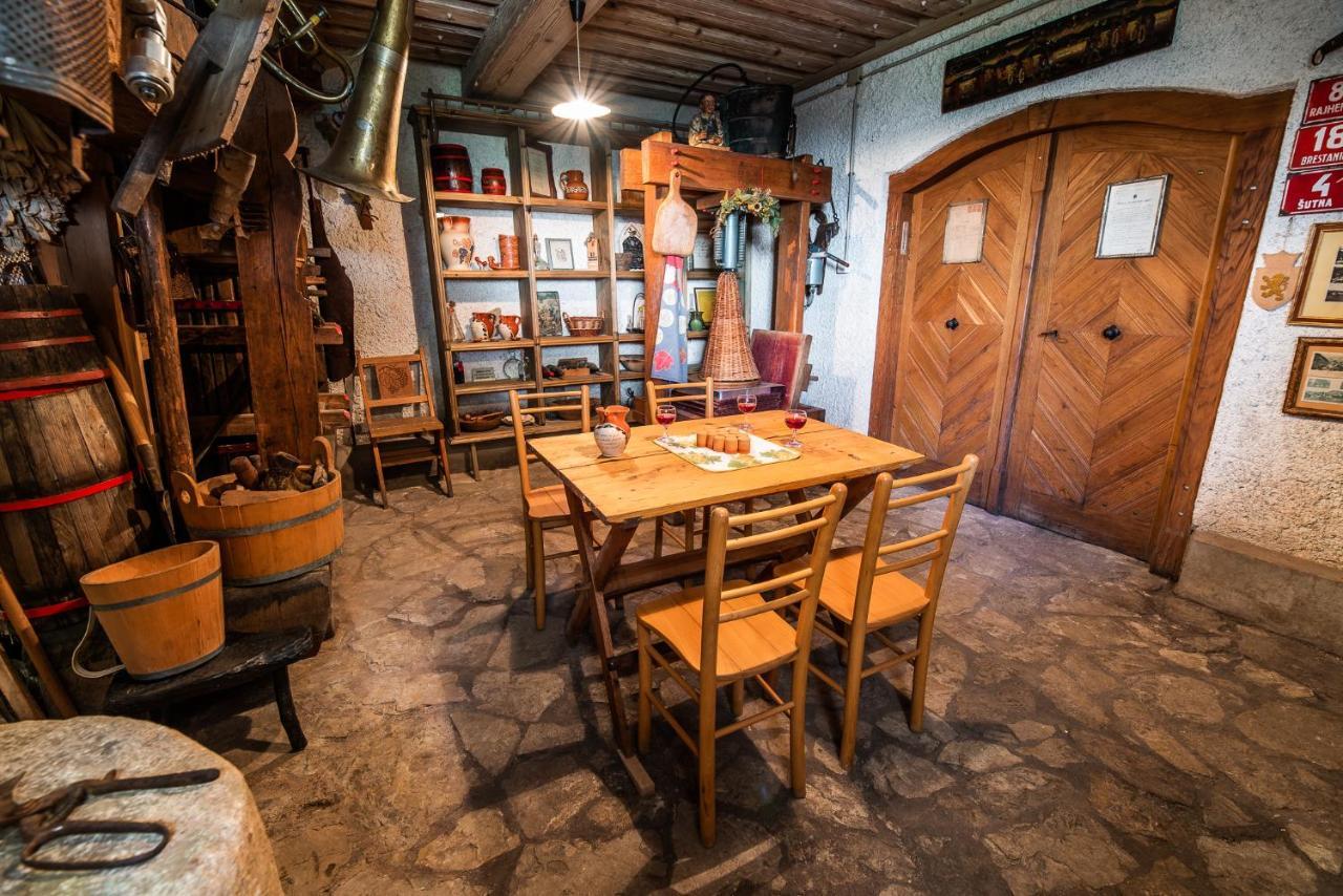 Authentic Countryside Villa With Hot Tub Veliki Kamen Habitación foto